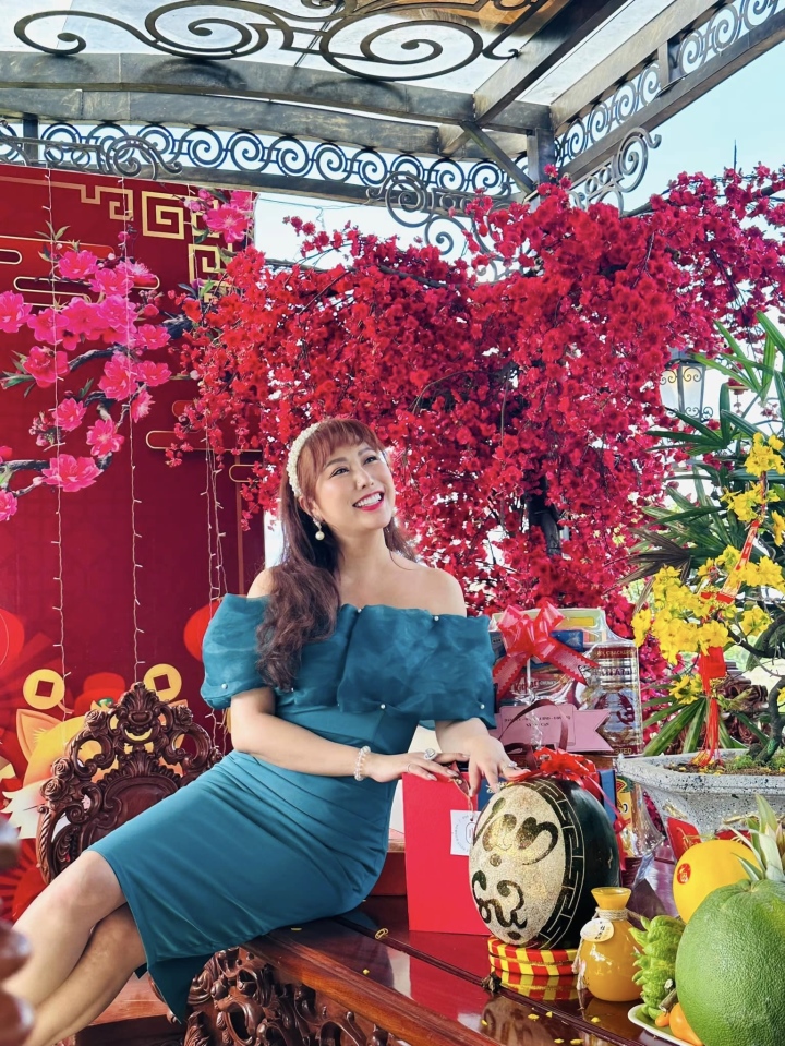 Sao Việt 25/1: Khánh Thi cùng chồng con chúc Tết tình cũ Chí Anh - 5
