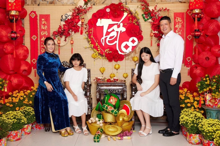 Sao Việt 25/1: Khánh Thi cùng chồng con chúc Tết tình cũ Chí Anh - 6