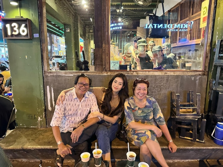 Sao Việt 2/2: Thiện Nhân du lịch với người yêu, Nhã Phương 'xin vía' có con trai - 3