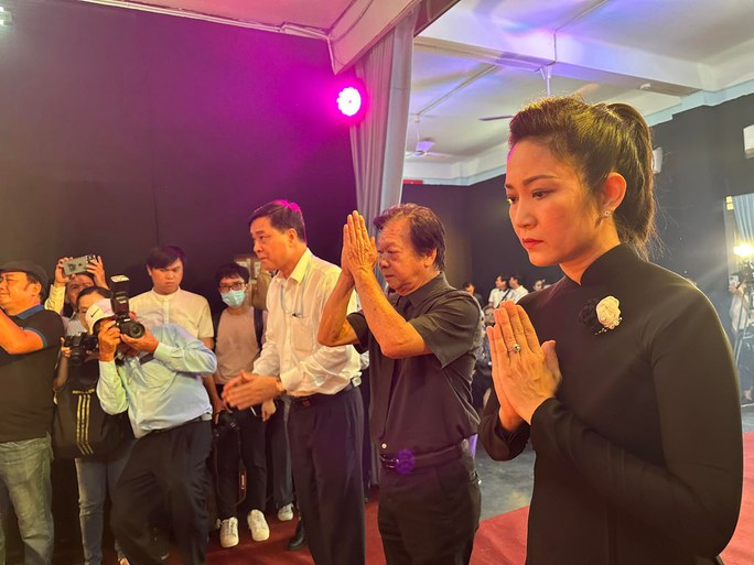 Trang trọng và ấm áp tình nghệ sĩ tại lễ tưởng niệm NSND Diệp Lang - Ảnh 9. Trang trọng và ấm áp tình nghệ sĩ tại lễ tưởng niệm NSND Diệp Lang - Ảnh 9.