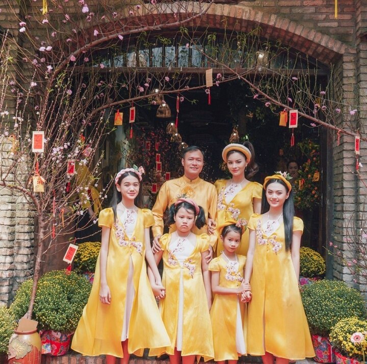 Vũ Thu Phương: 'Tôi phải chạy khắp nơi, vay tiền để giữ lấy sinh mệnh của mẹ' Vũ Thu Phương: 'Tôi phải chạy khắp nơi, vay tiền để giữ lấy sinh mệnh của mẹ' - 2