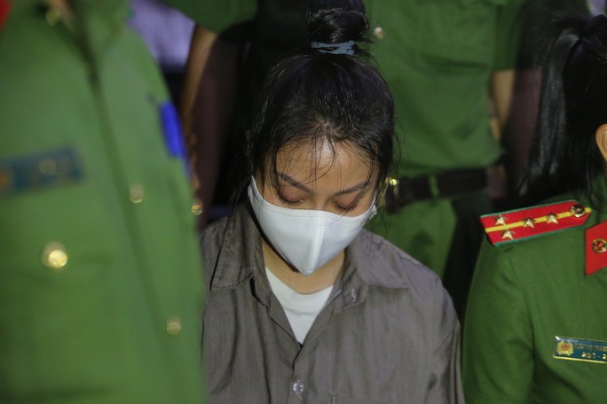 Dì ghẻ Nguyễn Võ Quỳnh Trang vừa khai vừa khóc - Ảnh 10.