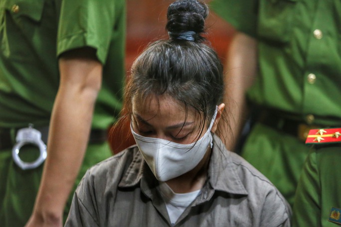 Dì ghẻ Nguyễn Võ Quỳnh Trang vừa khai vừa khóc - Ảnh 12.