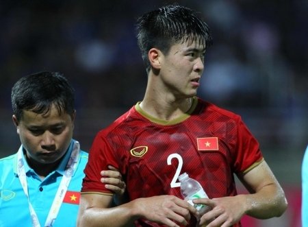Duy Mạnh nhập viện sau trận thua đáng quên của tuyển Việt Nam