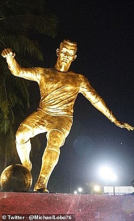Bức tượng đồng của Ronaldo gây nhiều tranh cãi tại Ấn Độ