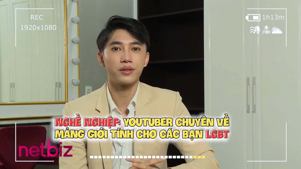 Tặng “ba con sói” ngay lần đầu hẹn hò, YouTuber LGBT sượng người trước bạn trai “thiếu muối”
