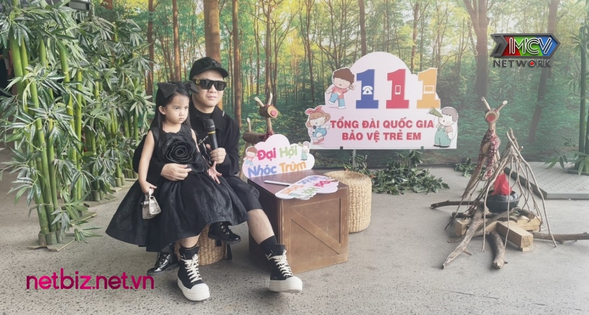 Khởi động tuần lễ thời trang trẻ em, khách mời trầm trộ trước sân khấu hoành tráng NTK Đỗ Mạnh Cường và dàn sao xuất hiện tại 'Tuần lễ thời trang trẻ em 2022'