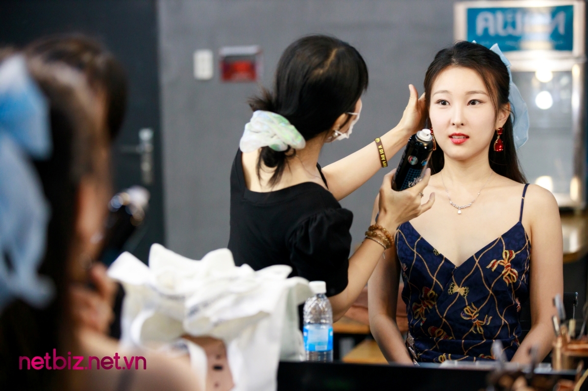 Miss Grand Hongkong - Sen Yang tại Sài Gòn, đi tìm món sinh tố không ai bán