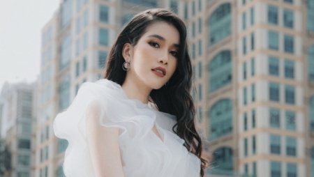 Á hậu Phương Anh đẹp, sành điệu trên "sàn diễn đường phố"