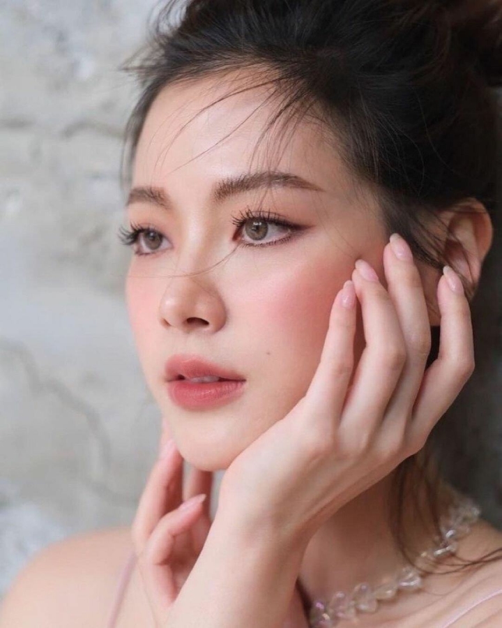 Nhan sắc đỉnh cao của Baifern Pimchanok, xem đến ảnh ngày bé mới ngỡ ngàng - 1