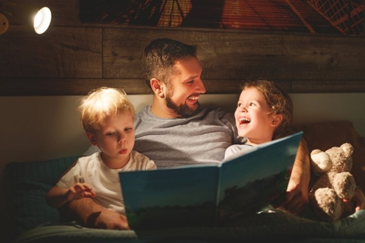 8 lợi ích của việc kể chuyện cho con trước khi ngủ - 2