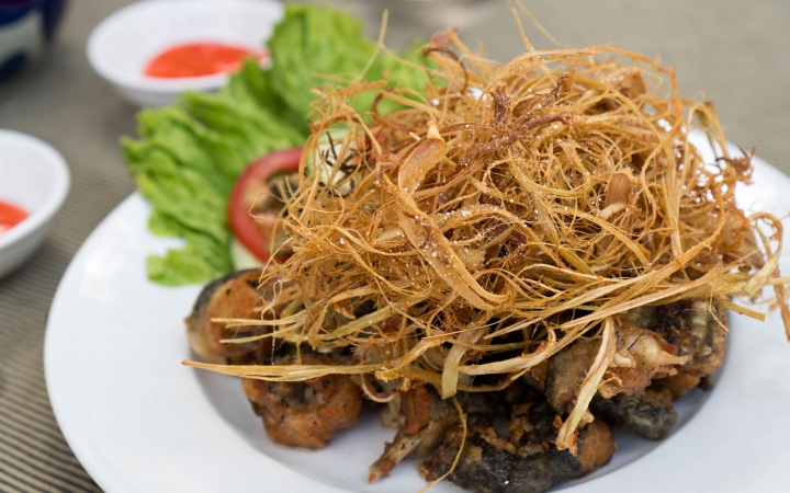 4 món ăn độc lạ ở Sài Gòn: Gà trùm mền, dê xối sả có khiến bạn tò mò? - 2
