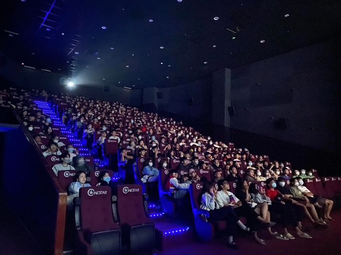 U80, diễn viên Mạc Can khiến khán giả ngả mũ - Ảnh 4. U80, diễn viên Mạc Can khiến khán giả ngả mũ - Ảnh 4.