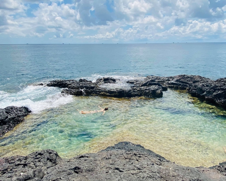 Chill ở ‘hồ vô cực’ được mẹ thiên nhiên tạo ra giữa biển tại đảo ngọc Phú Quý - 5