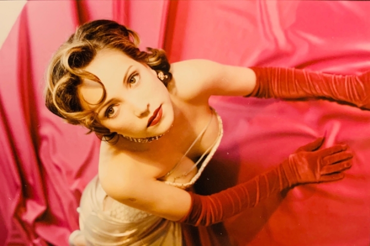 Nhan sắc lai Tây rực rỡ của ca sĩ Thanh Hà thời trẻ - 6