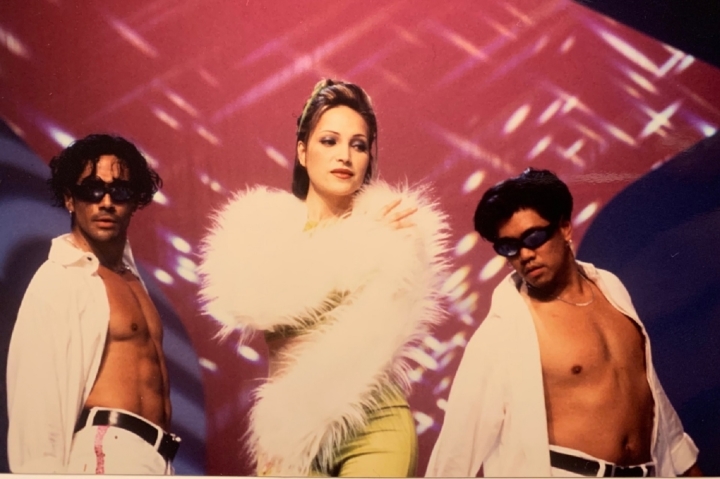 Nhan sắc lai Tây rực rỡ của ca sĩ Thanh Hà thời trẻ - 9