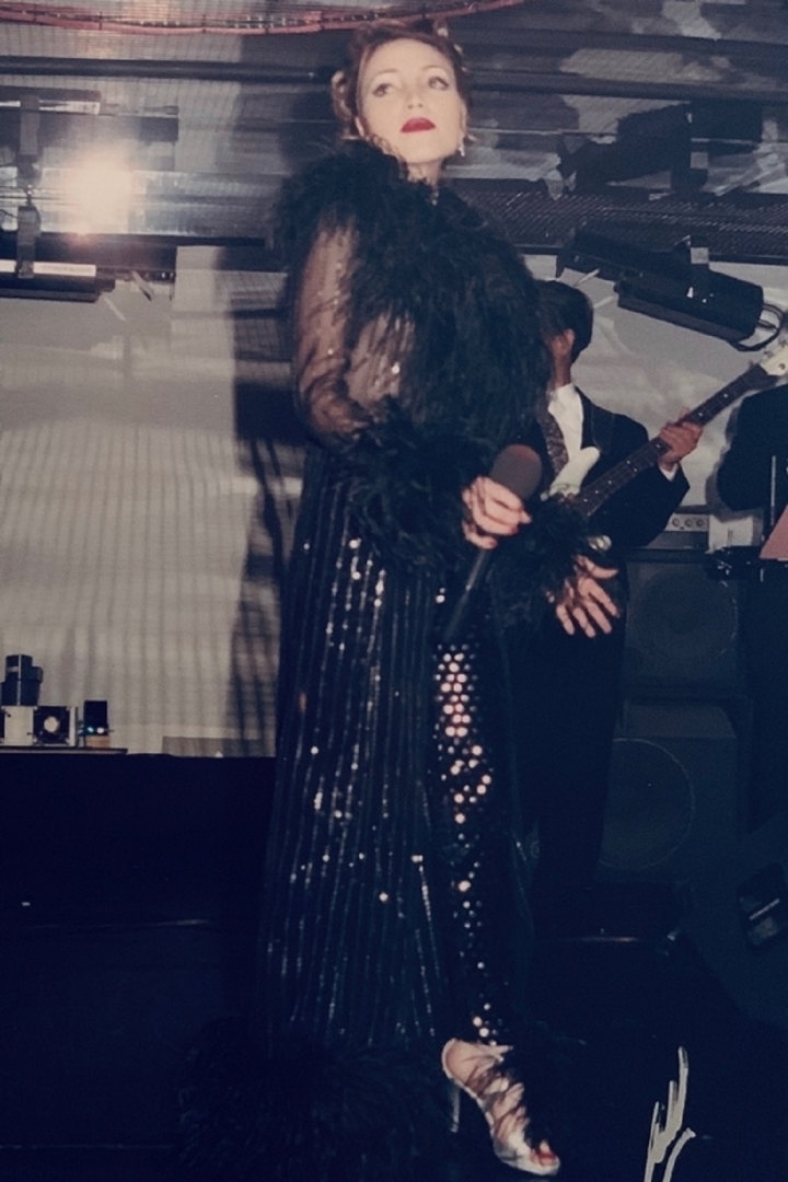 Nhan sắc lai Tây rực rỡ của ca sĩ Thanh Hà thời trẻ - 7