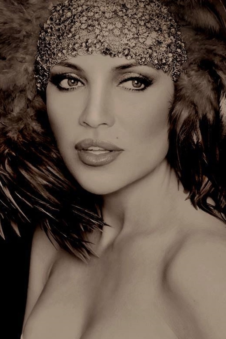 Nhan sắc lai Tây rực rỡ của ca sĩ Thanh Hà thời trẻ - 13