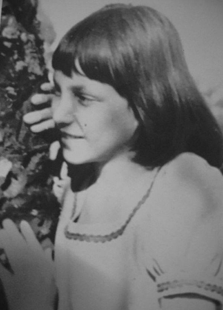 Nhan sắc lai Tây rực rỡ của ca sĩ Thanh Hà thời trẻ - 1