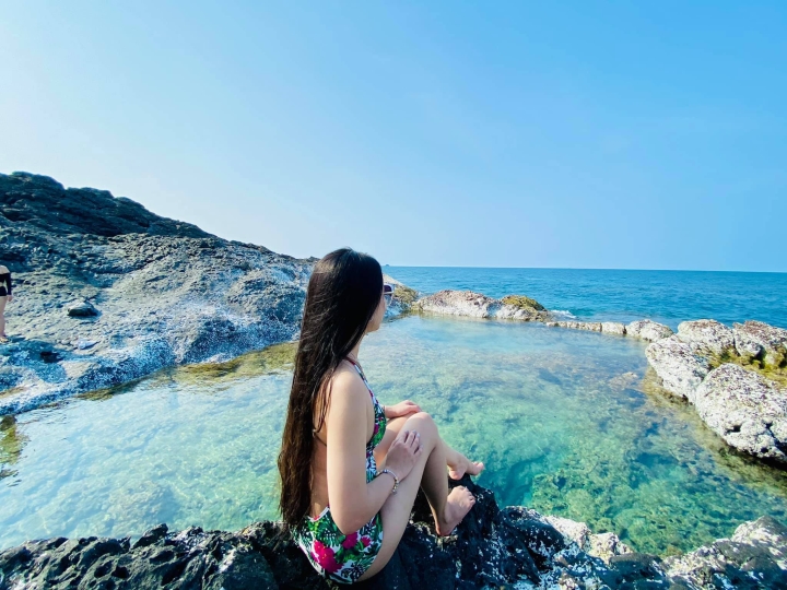 Chill ở ‘hồ vô cực’ được mẹ thiên nhiên tạo ra giữa biển tại đảo ngọc Phú Quý - 4