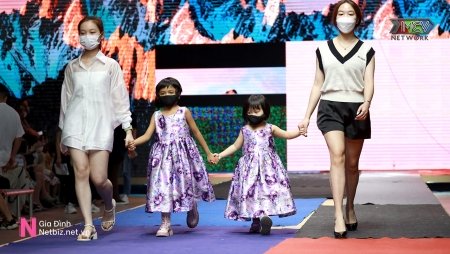3 con nuôi của nhà thiết kế Đỗ Mạnh Cường trình diễn chuyên nghiệp trên sân khấu
