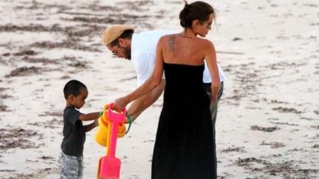 Angelina Jolie bị khui tự tung ảnh ngoại tình với Brad Pitt