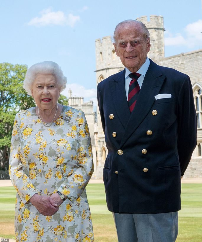 Nữ hoàng Elizabeth II và 70 năm trị vì nước Anh - Ảnh 13.