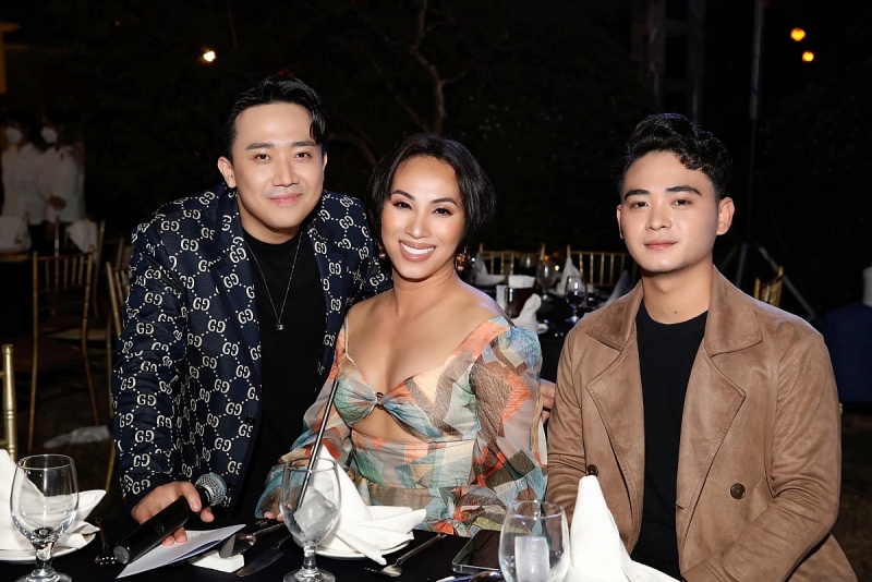 ‘Bà bầu’ Lộ Lộ khoe hạnh phúc đầu xuân bên bạn trai kém 10 tuổi ‘Bà bầu’ Lộ Lộ khoe hạnh phúc đầu xuân bên bạn trai kém 10 tuổi