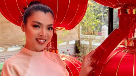 Hoa hậu chuyển giới Trân Đài xúng xính áo dài đón Xuân trên đất Mỹ