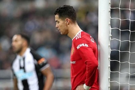 Ronaldo không hạnh phúc ở Man Utd